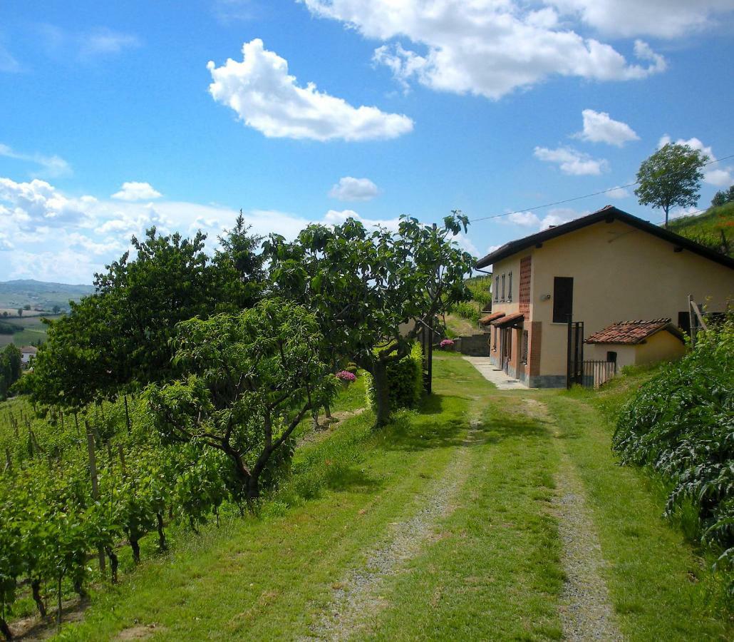 Cascina Tra I Vigneti A Nizza Monferrato Vila Exterior foto